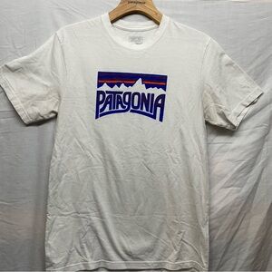 Patagonia t-shirt white mountains men’s medium